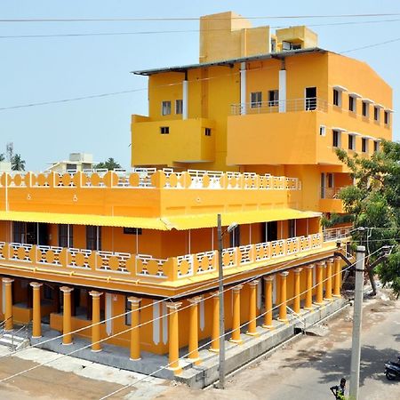 Hotel Anandhiram Heritage Karaikal Exterior foto